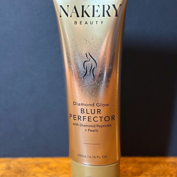 Nakery Beauty Other - Diamond Glow Blur Perfector - Gold